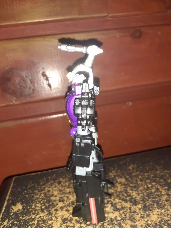 Image Of Bombshell Deluxe  From Transformers Legacy Evolution  (7 of 17)